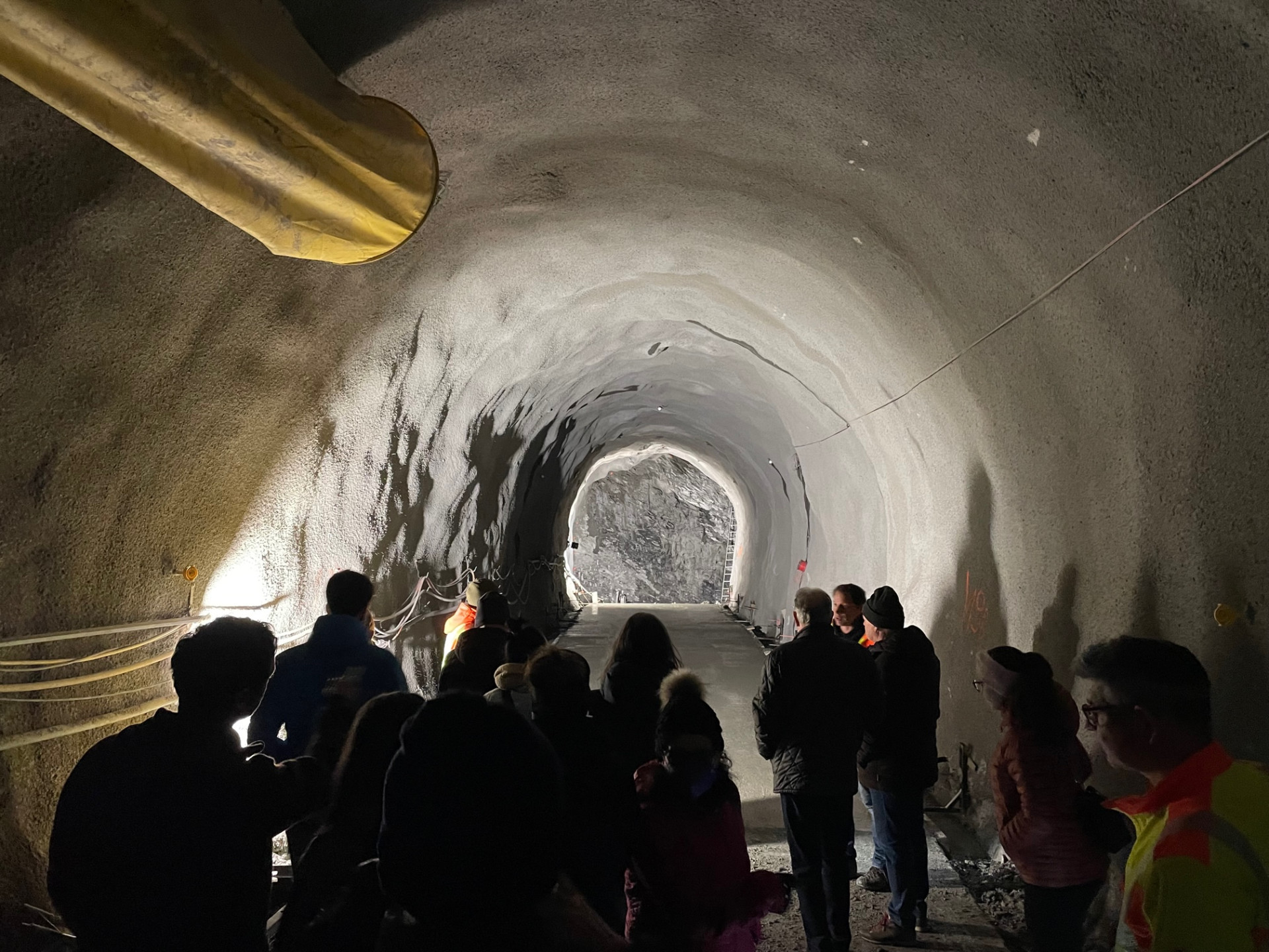 Teilnehmer:innen der Infoveranstaltung im Erkundungsstollen Tisis