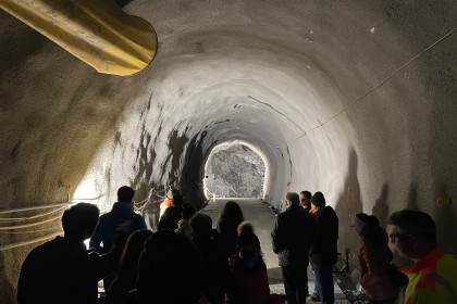 Teilnehmer:innen der Infoveranstaltung im Erkundungsstollen Tisis