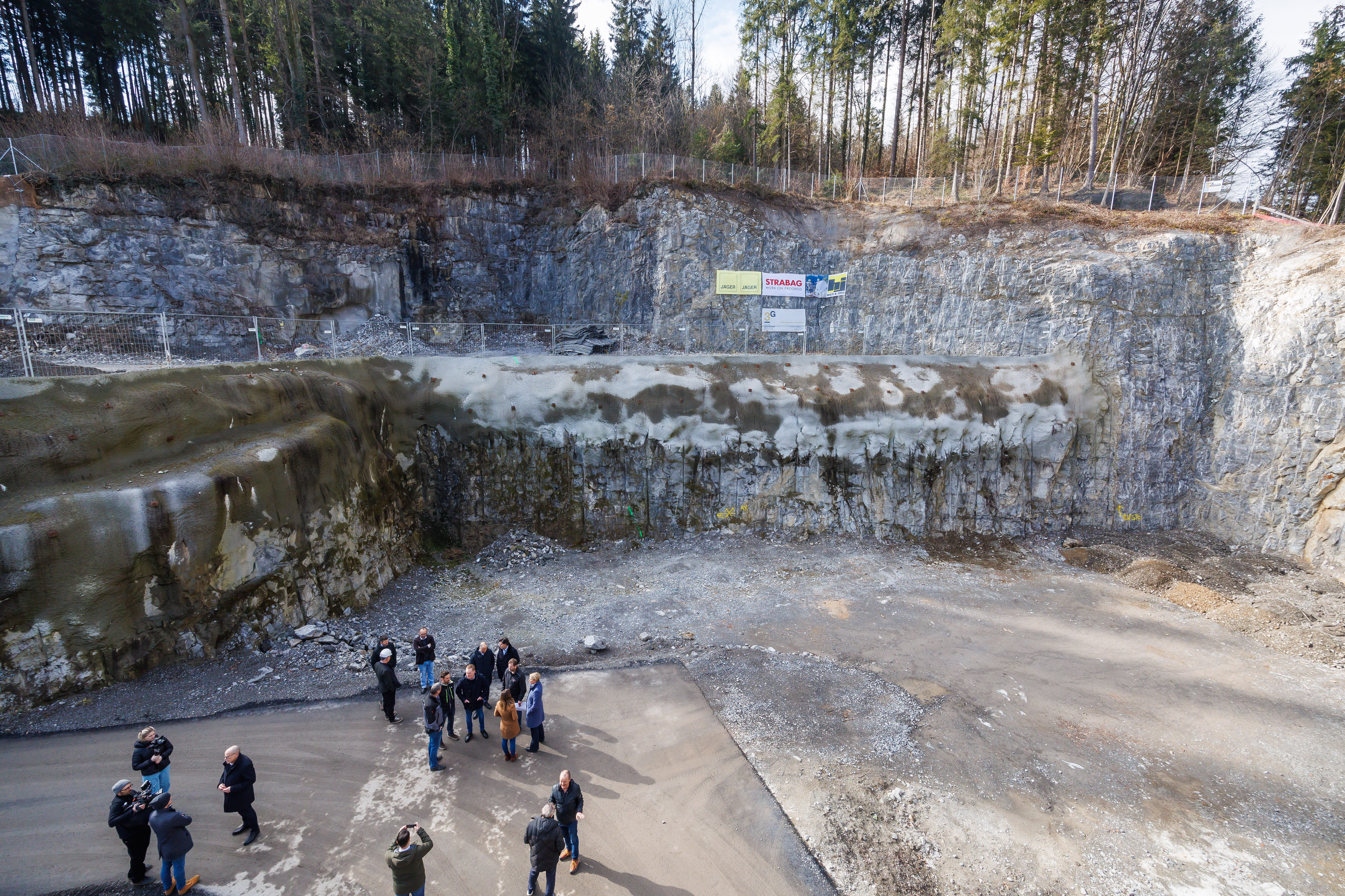 Im künftigen Portalbereich Felsenau fiel am 28. Februar der Startschuss für den Bau des Haupttunnels.
