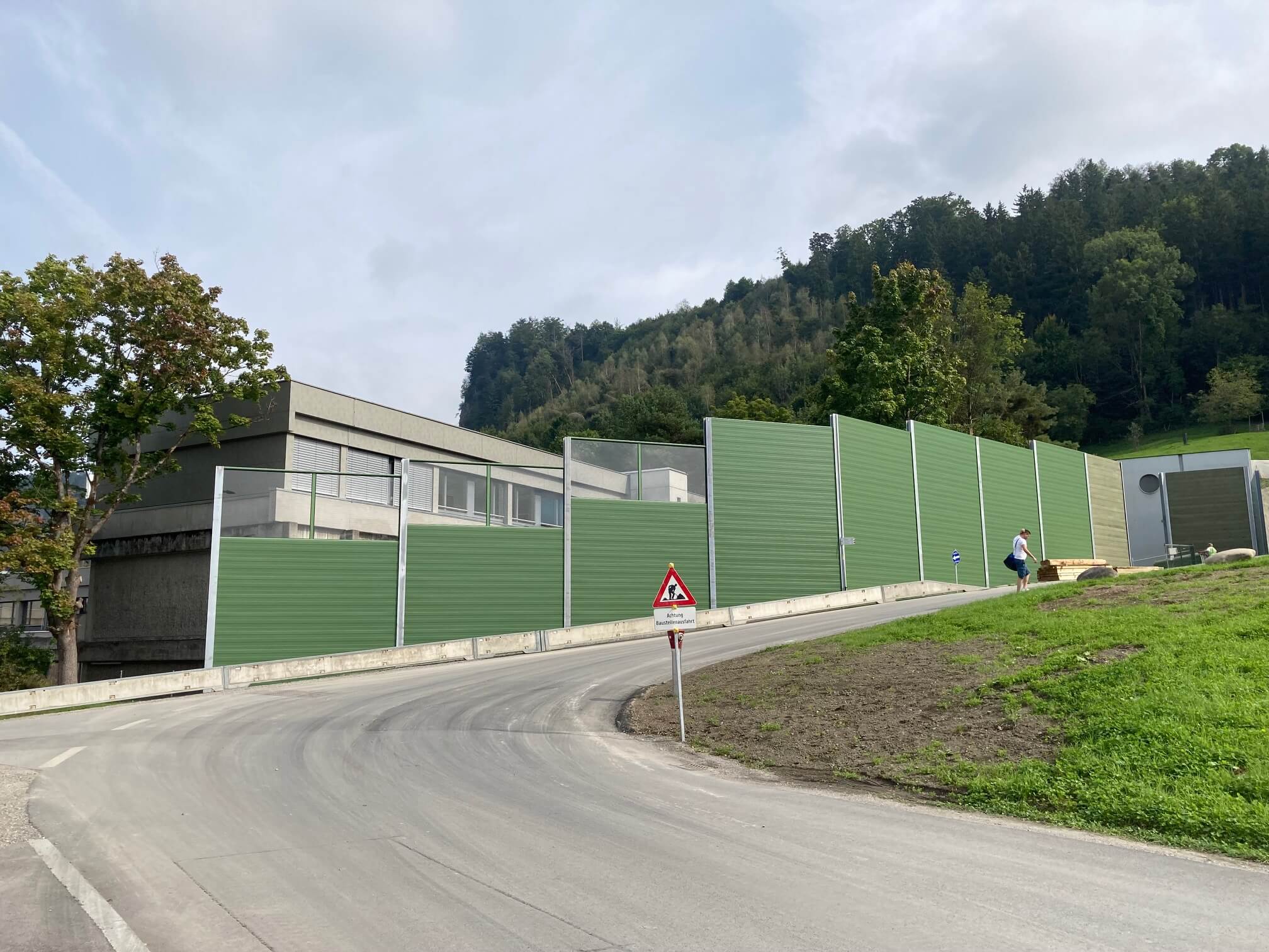 Laermschutzwand Duxgasse fertiggestellt