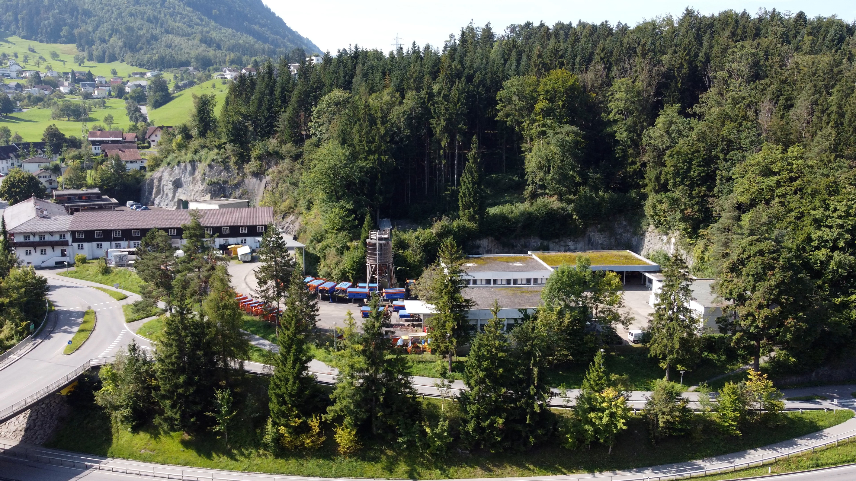 Auf dem Gelände des Landesbauhofs Felsenau wird zunächst eine Lärmschutzwand gebaut, anschließend folgt die Baustelleneinrichtung für den Haupttunnel.